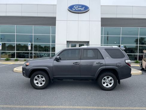 Used 2017 Toyota 4Runner SR5 AWD/4WD image 1