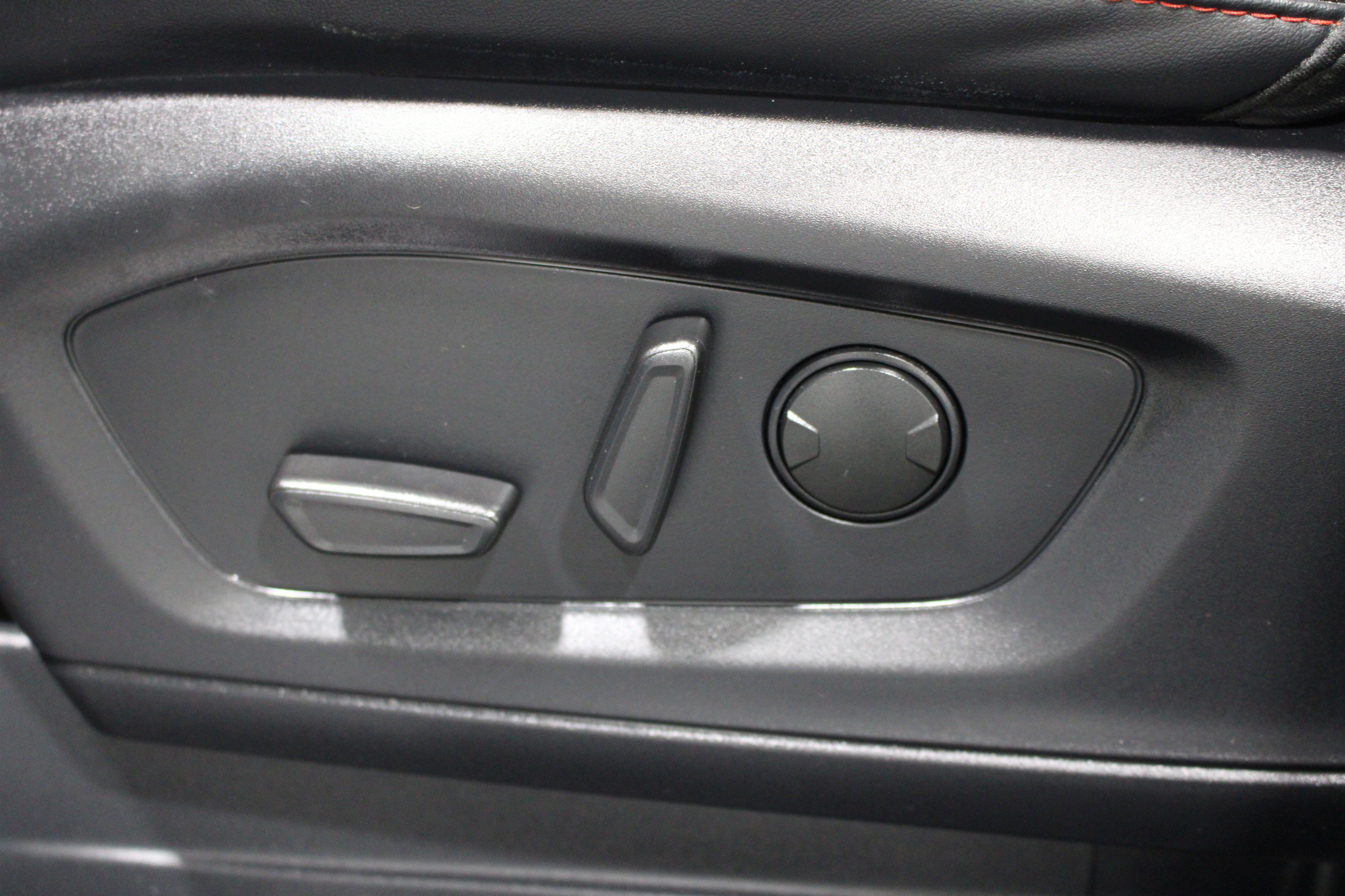 Used 2025 Ford Explorer ST-Line w/ Premium Package AWD/4WD image 5