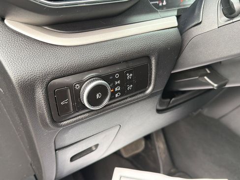 Used 2023 Ford Explorer XLT w/ Equipment Group 202A image 13