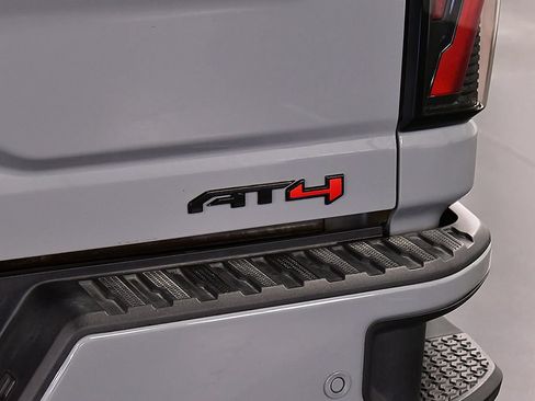 Used 2025 GMC Sierra 2500 AT4 AWD/4WD image 12