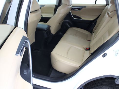 Used 2021 Toyota RAV4 XLE Premium FWD image 28
