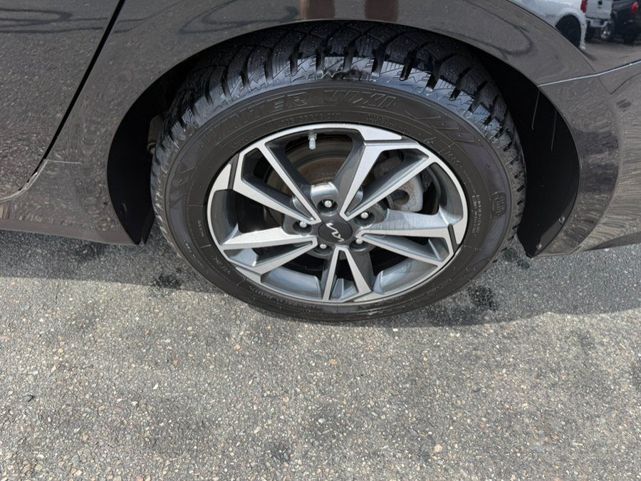 Used 2023 Kia Forte LXS w/ LXS Technology Package FWD image 5