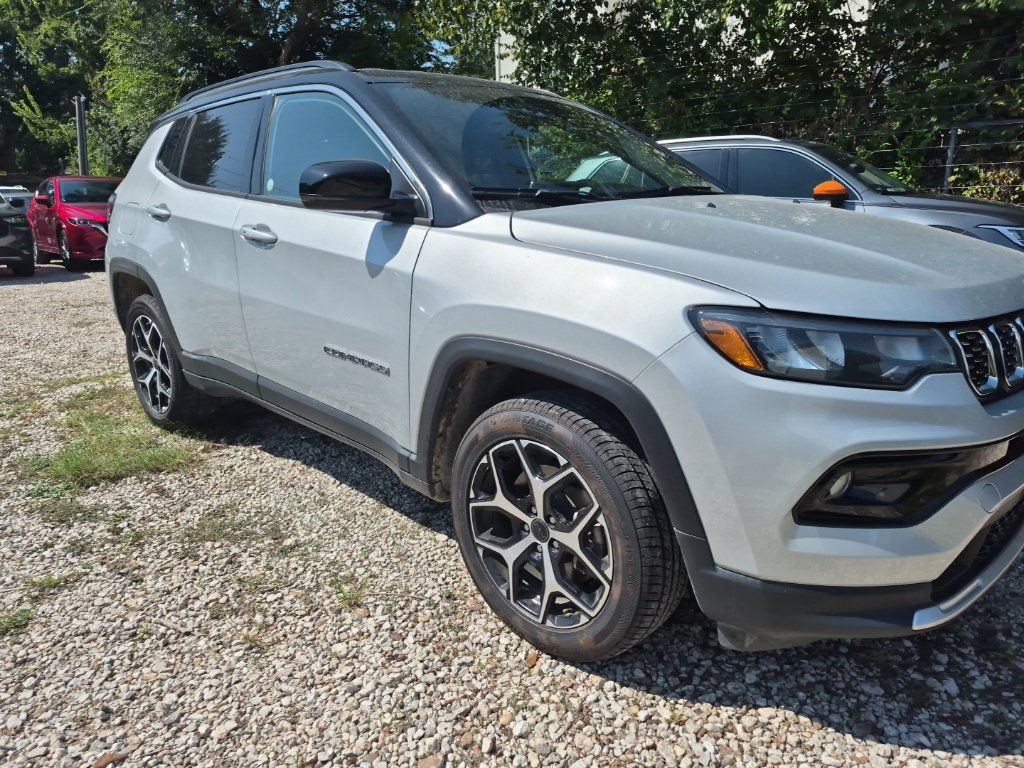 Used 2025 Jeep Compass Limited AWD/4WD image 4