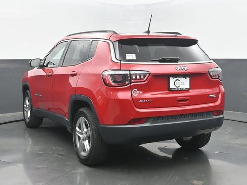 Used 2024 Jeep Compass Latitude AWD/4WD image 4
