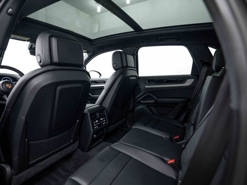 Certified 2026 Porsche Cayenne AWD/4WD image 21