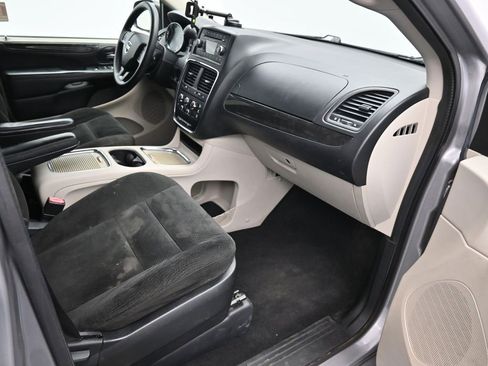Used 2016 Dodge Grand Caravan SXT image 20