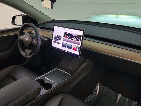Used 2024 Tesla Model Y Performance AWD/4WD image 32