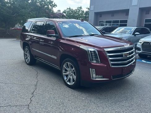 Used 2018 Cadillac Escalade Premium Luxury AWD/4WD image 3