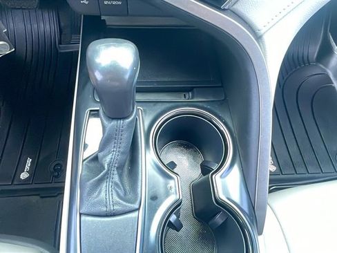Used 2020 Toyota Camry SE image 25
