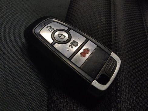 Used 2019 Ford Fusion SE FWD image 32