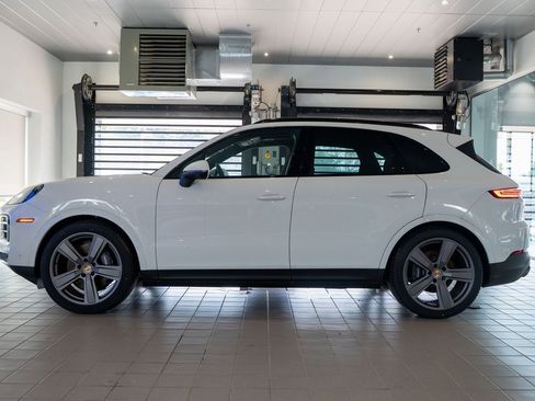 New 2025 Porsche Cayenne image 2