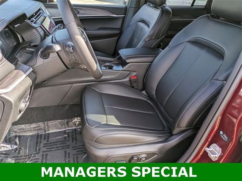 New 2025 Jeep Grand Cherokee Limited w/ Black Appearance Package image 11