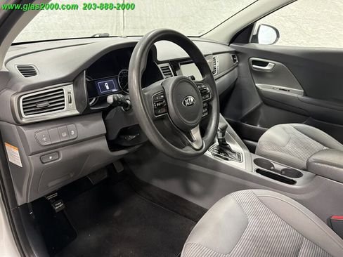 Used 2018 Kia Niro FE FWD image 3