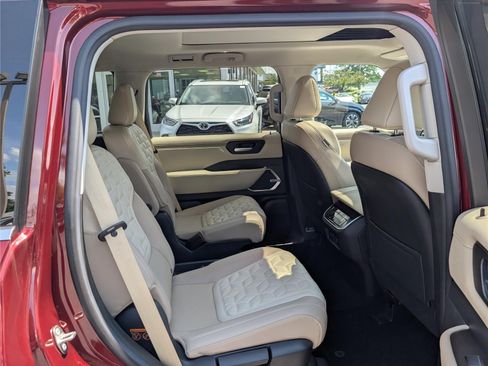 Used 2025 Nissan Armada Platinum Reserve w/ Convenience Package AWD/4WD image 11