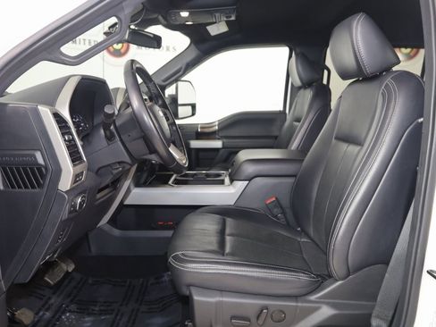 Used 2022 Ford F250 Lariat w/ Chrome Package image 11