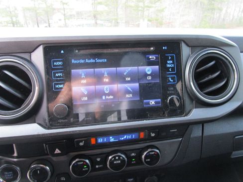 Used 2017 Toyota Tacoma TRD Sport image 15