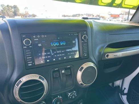 Used 2017 Jeep Wrangler 75th Anniversary image 17