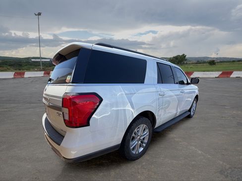Used 2024 Ford Expedition Max XLT AWD/4WD image 3