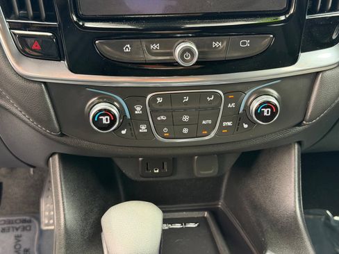 Used 2023 Chevrolet Traverse LT FWD image 22