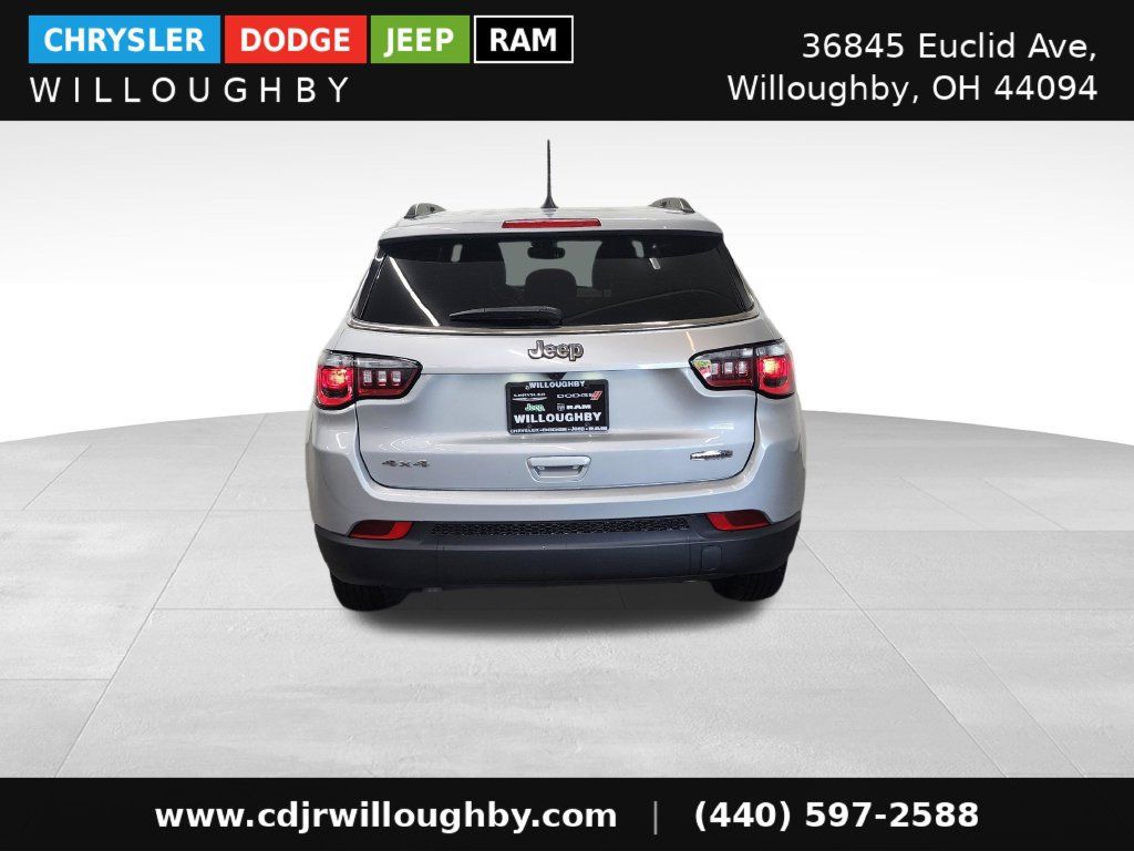 Used 2024 Jeep Compass Latitude AWD/4WD image 8