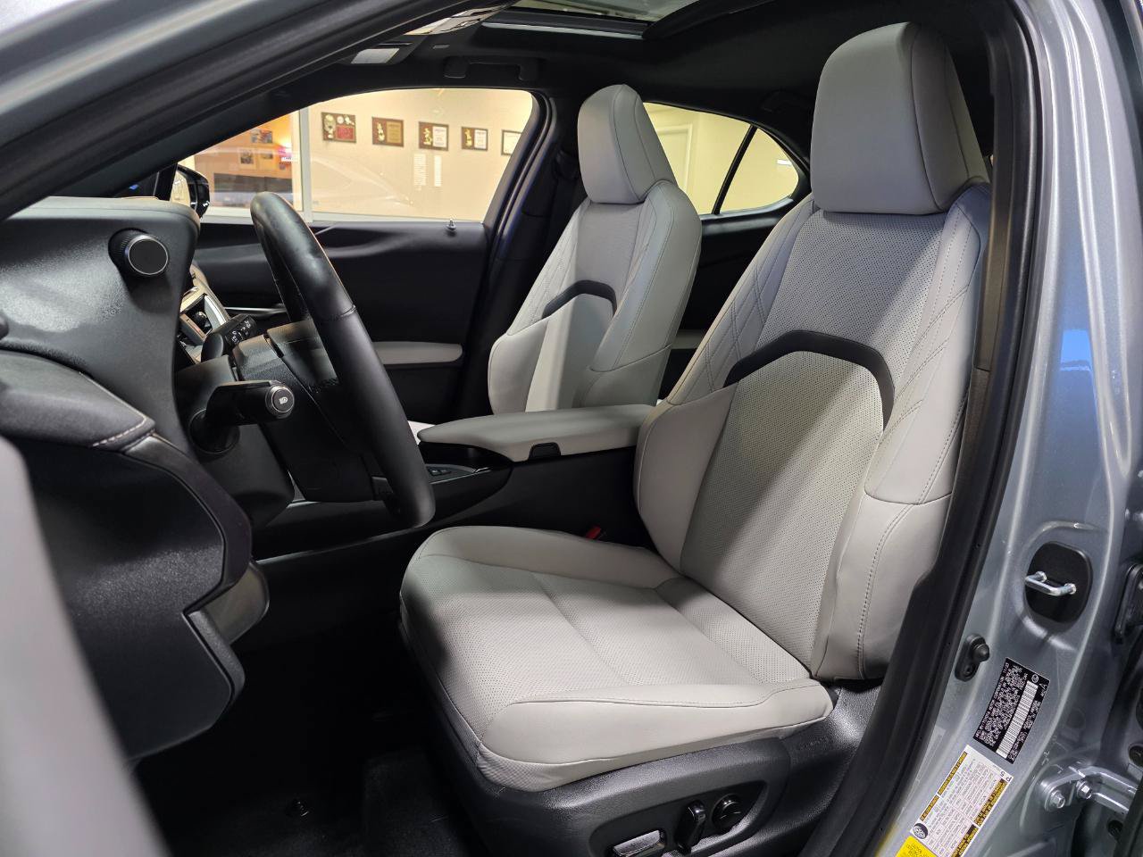 Used 2024 Lexus UX 250h F Sport FWD image 15
