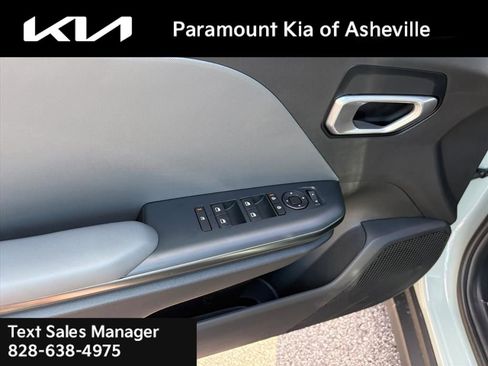 New 2025 Kia K4 LXS image 22