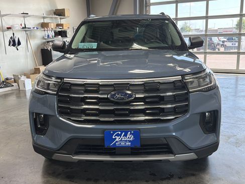 Used 2025 Ford Explorer Active w/ Active Comfort Package AWD/4WD image 2