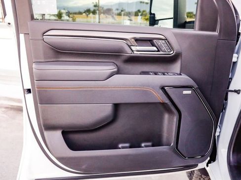 Used 2025 GMC Sierra 2500 AT4 image 24