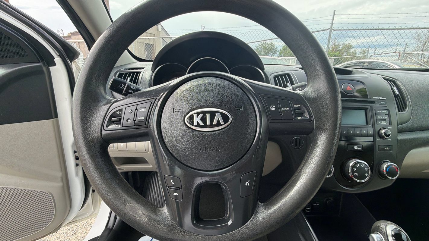 Used 2012 Kia Forte EX FWD image 15