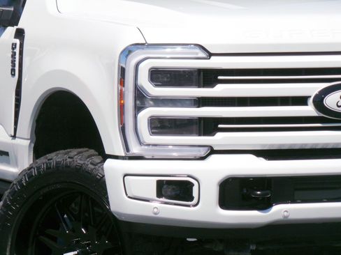 Used 2025 Ford F250 Platinum w/ Platinum Plus Package AWD/4WD image 32