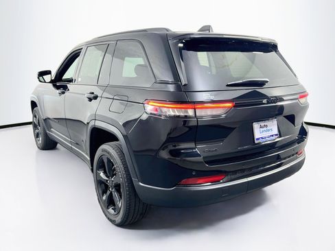 Used 2023 Jeep Grand Cherokee Altitude image 7