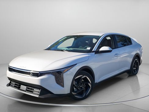 New 2025 Kia K4 EX FWD image 2