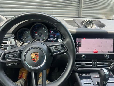 Certified 2022 Porsche Macan w/ Premium Package Plus image 17