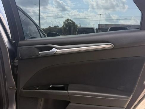 Used 2014 Ford Fusion SE FWD image 21