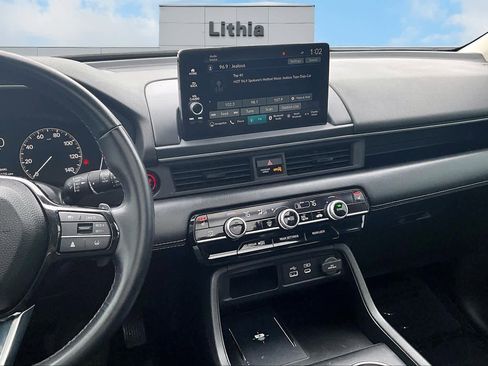 Used 2023 Honda Pilot Touring image 16