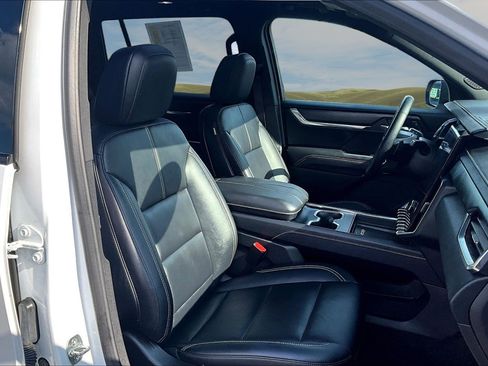 Used 2025 GMC Acadia Elevation w/ Elevation Premium Package image 21