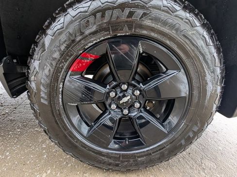 Used 2020 Chevrolet Colorado LT w/ Redline Special Edition image 39