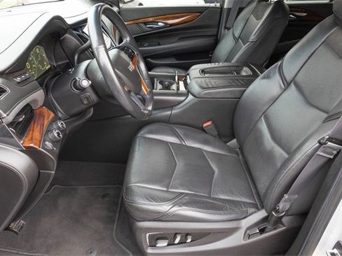 Used 2015 Cadillac Escalade Luxury image 15
