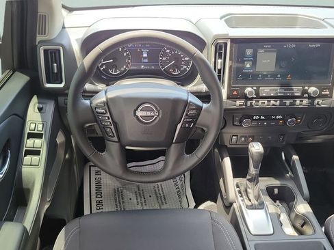 Used 2025 Nissan Frontier SV w/ SV Convenience Package RWD image 15