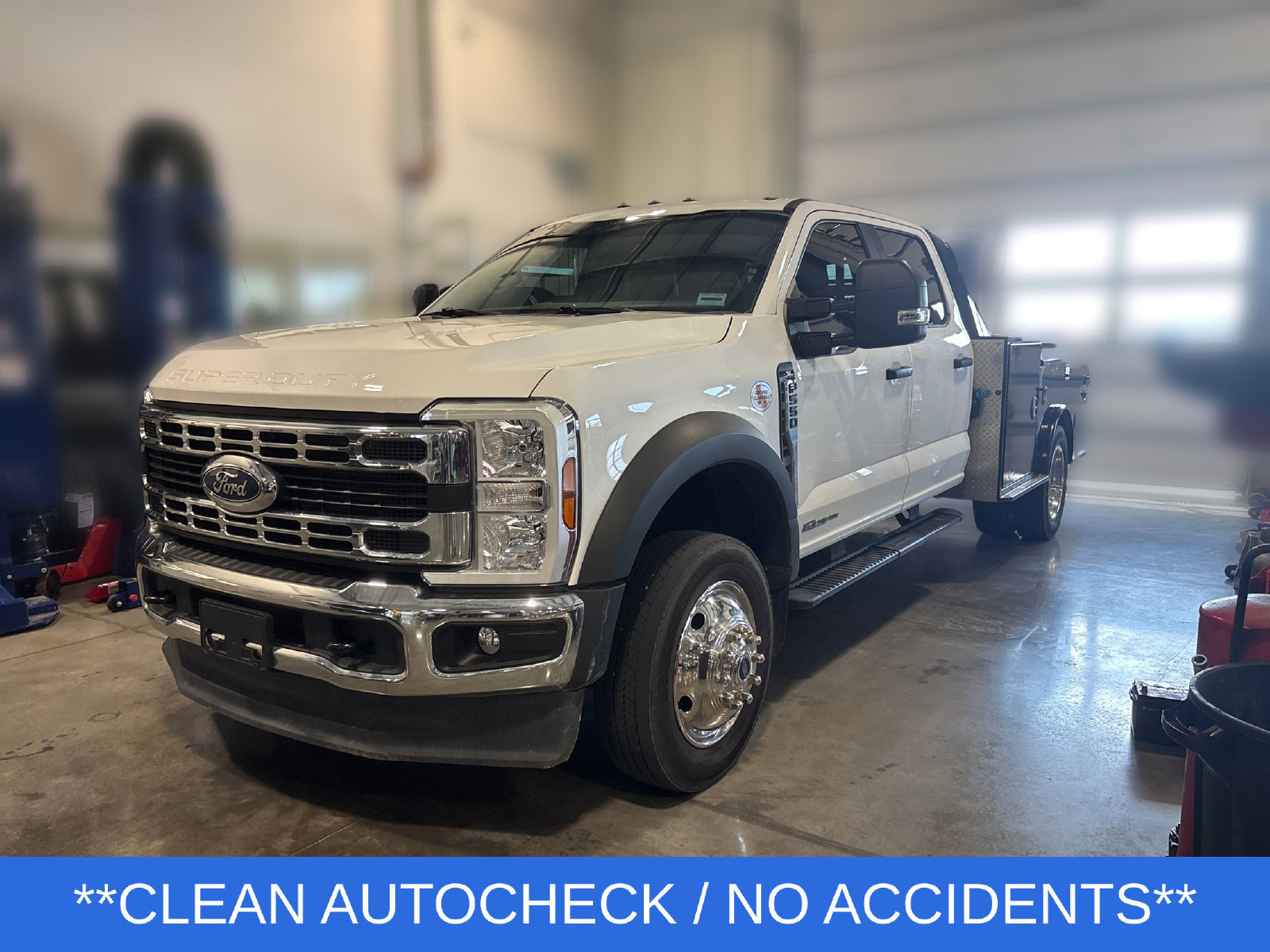 Used 2025 Ford F550 4x4 Crew Cab Super Duty w/ XL Chrome Package image 4