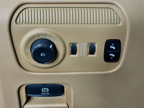 Used 2022 Jeep Grand Wagoneer Series III w/ Rear Seat Video Group 1 AWD/4WD image 10