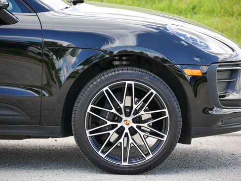 Certified 2026 Porsche Macan AWD/4WD image 16