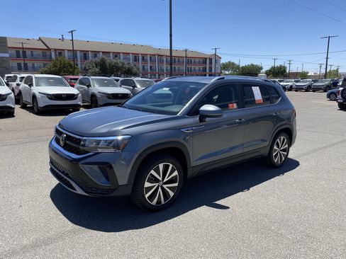 Certified 2023 Volkswagen Taos SE w/ Panoramic Sunroof Package AWD/4WD image 50