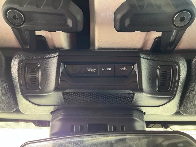 Used 2024 Jeep Wrangler Unlimited AWD/4WD image 37