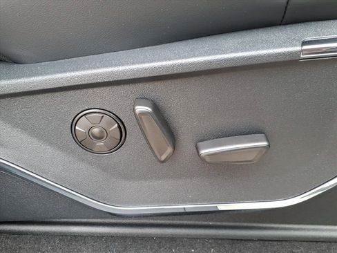 New 2026 Ford F350 Platinum w/ FX4 Off-Road Package image 13