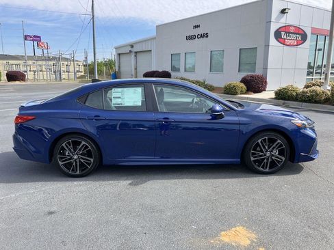 Used 2025 Toyota Camry XSE FWD image 6