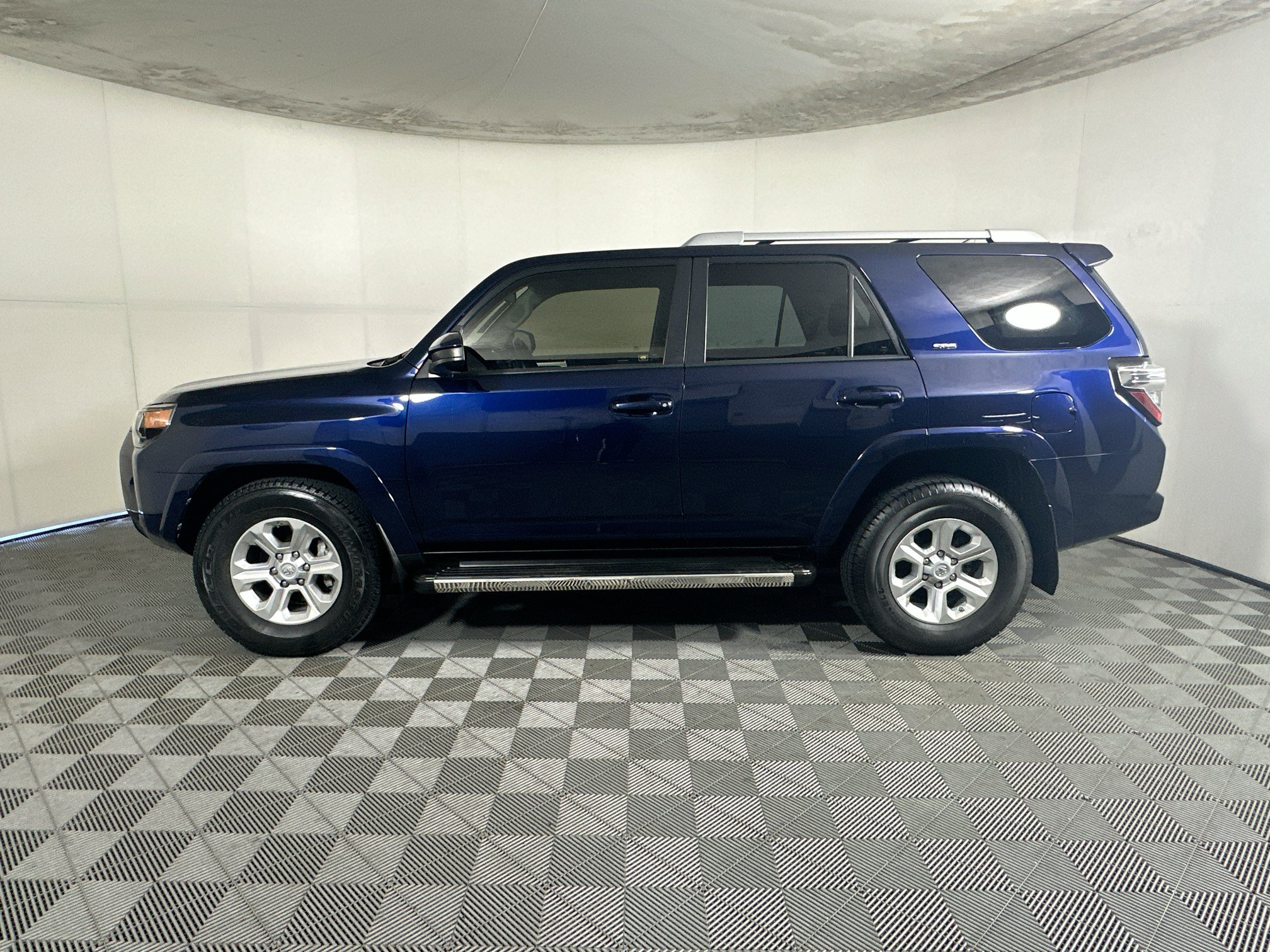 Used 2015 Toyota 4Runner SR5 RWD image 6