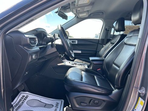 Used 2022 Ford Explorer XLT w/ Equipment Group 202A image 17