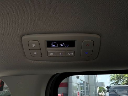 Used 2026 Kia Carnival FWD image 14
