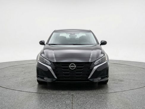 Used 2025 Nissan Altima 2.5 SV image 2